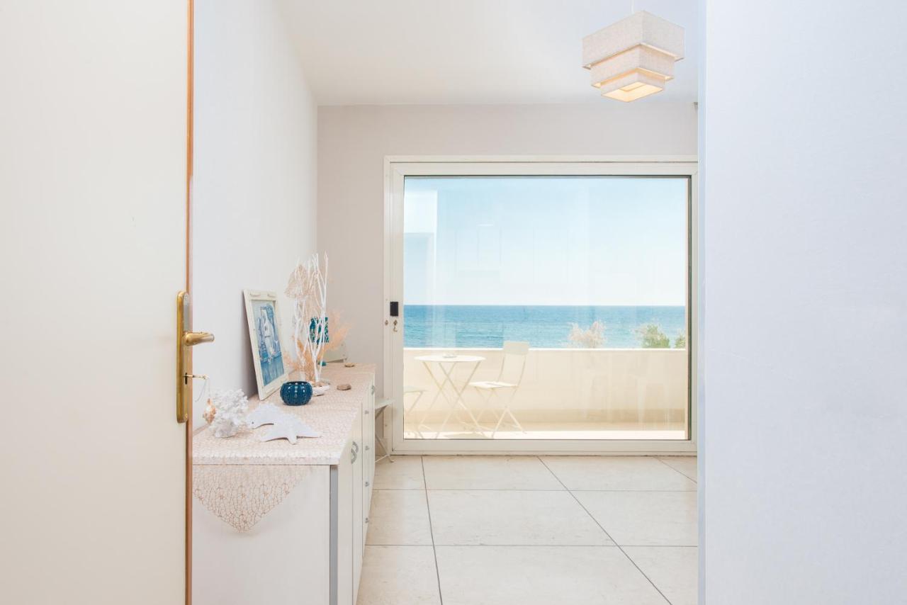 Beach Studios Con Accesso Diretto Alla Spiaggia Torre Pali Exterior photo