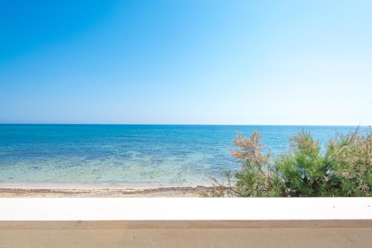 Beach Studios Con Accesso Diretto Alla Spiaggia Torre Pali Exterior photo